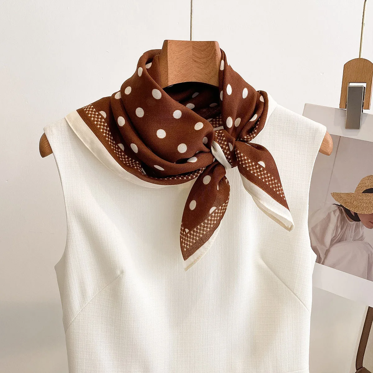 Luxury Polka Dot Printed Squar - Face Scarf Mask のレビューと価格