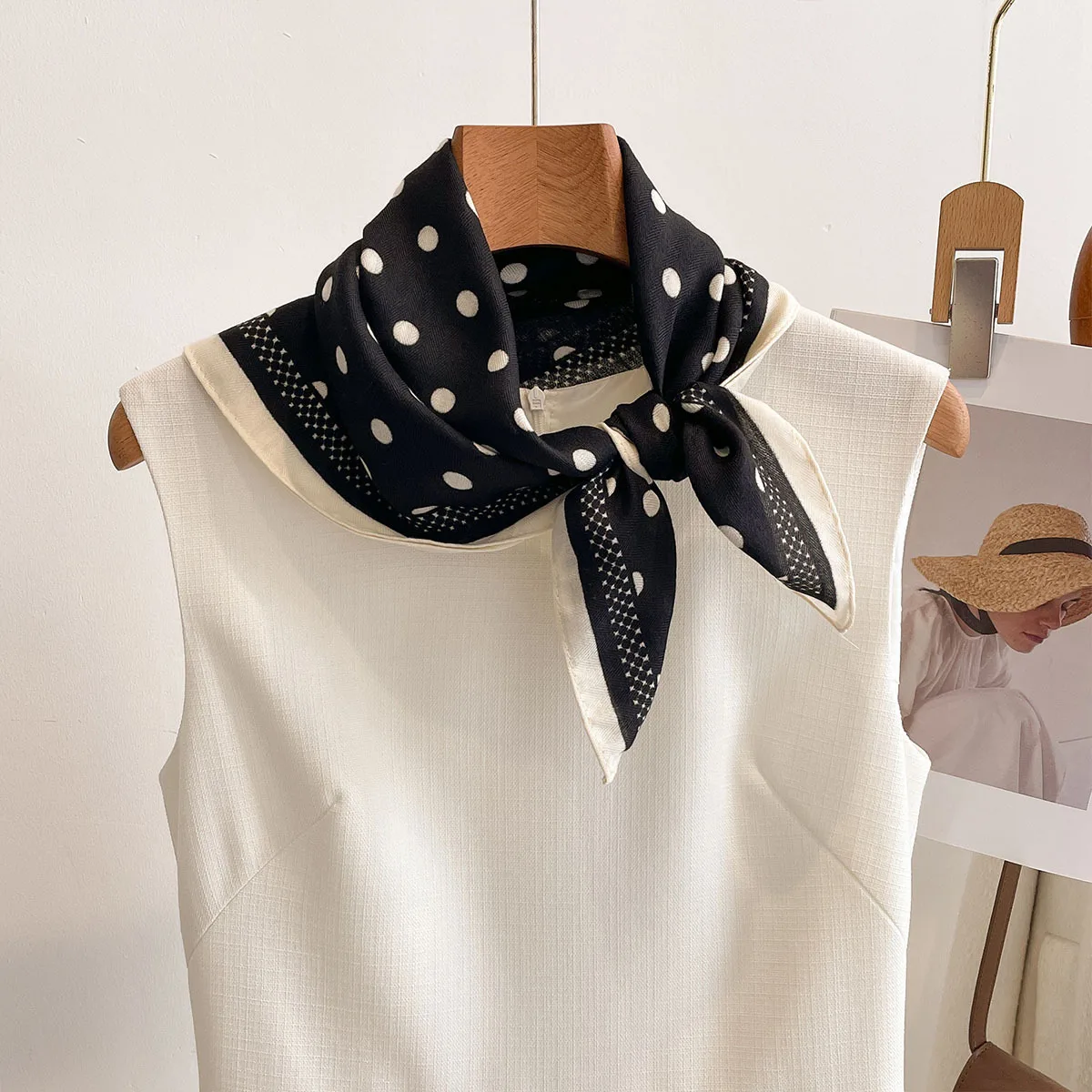 Luxury Polka Dot Printed Squar - Face Scarf Mask のレビューと価格