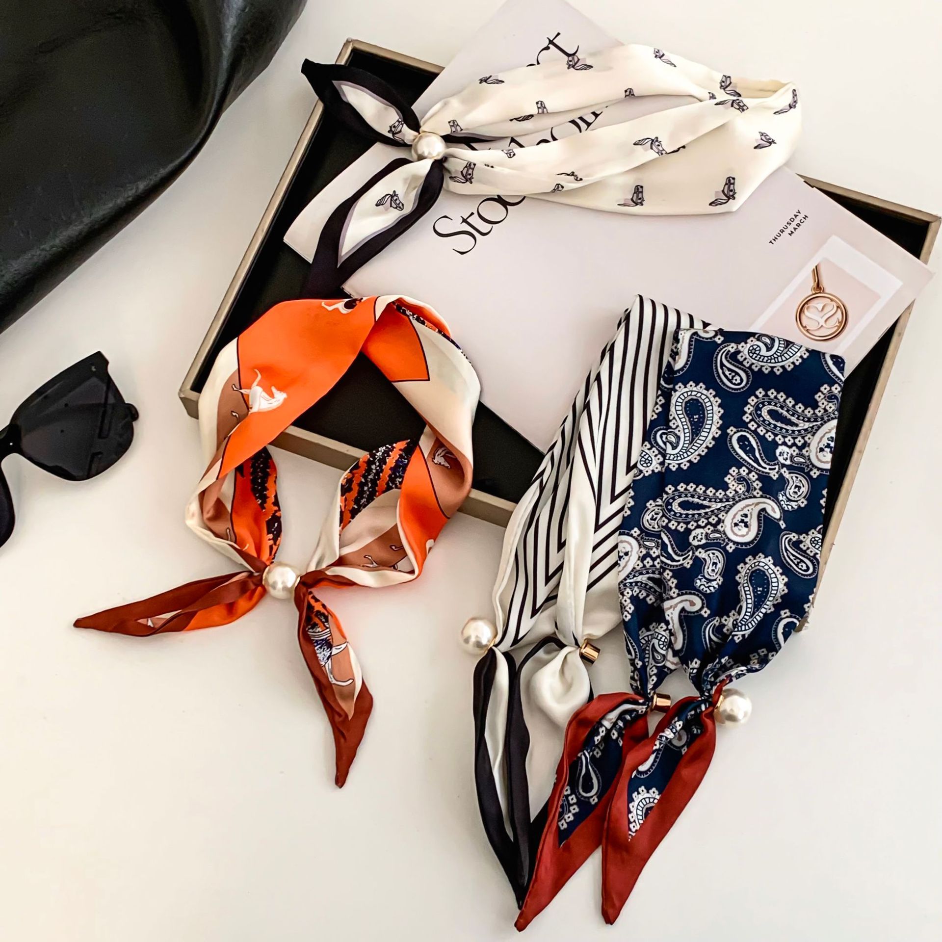 Cashew Flower Silk Scarf Effor - Ascot Neck Scarf のレビューと価格