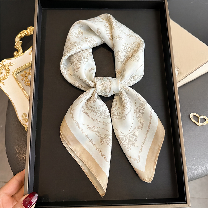 Vintage Beige Paisley Print Sq - Ascot Neck Scarf のレビューと価格