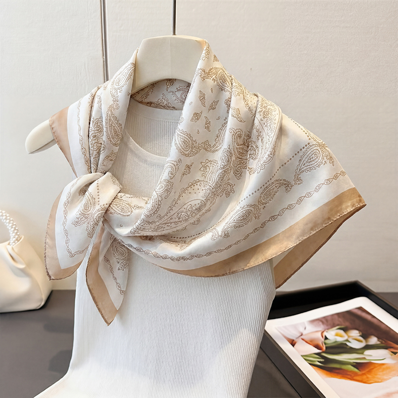 Vintage Beige Paisley Print Sq - Ascot Neck Scarf のレビューと価格