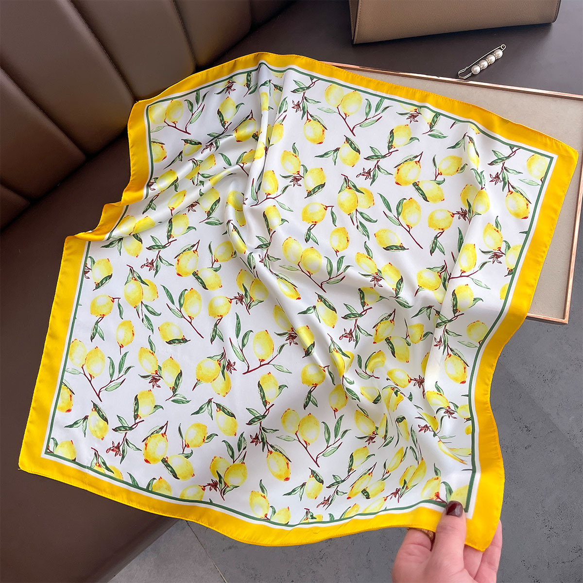 2025 New Yellow Lemon Print Sq - Ascot Neck Scarf のレビューと価格